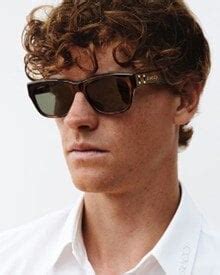 Un nuovo ritratto di Jannik Sinner in Gucci Eyewear